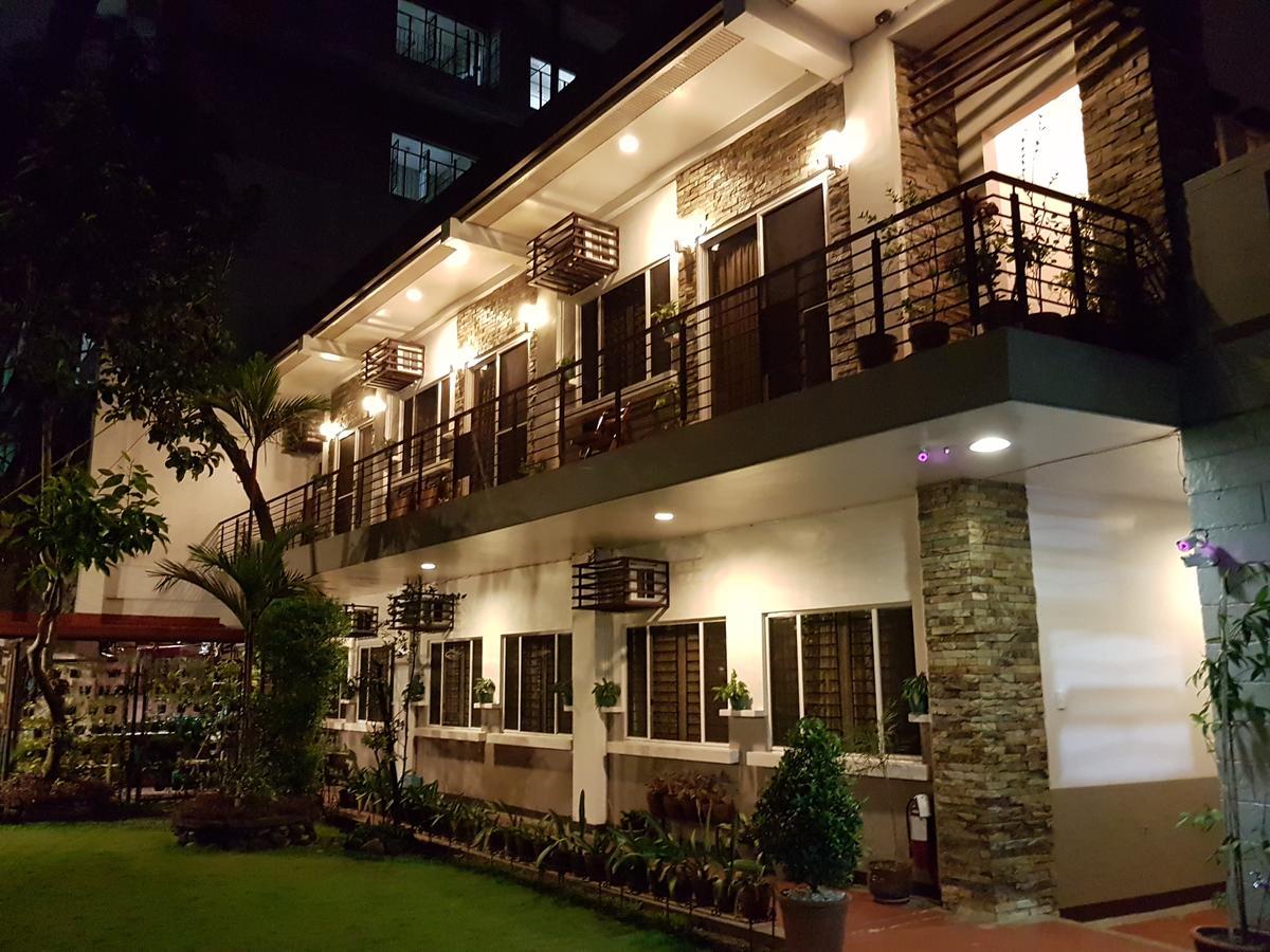 New Manila Suites Экстерьер фото